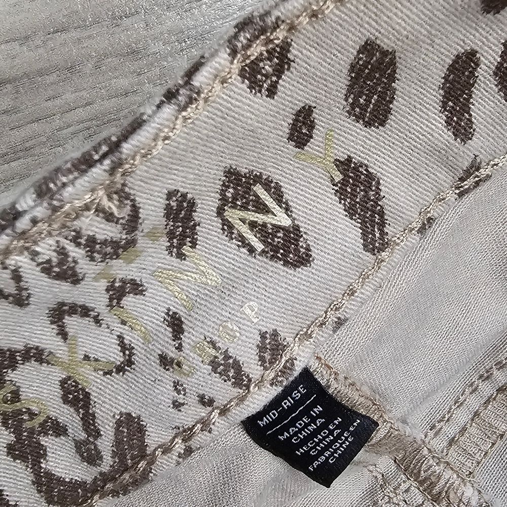 WHITE HOUSE BLACK MARKET The Skinny Crop Jeans Size 4P Beige Brown Animal Print - Picture 5 of 10